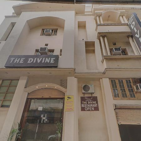 Capital O Divine Hotel Amritsar Exterior photo