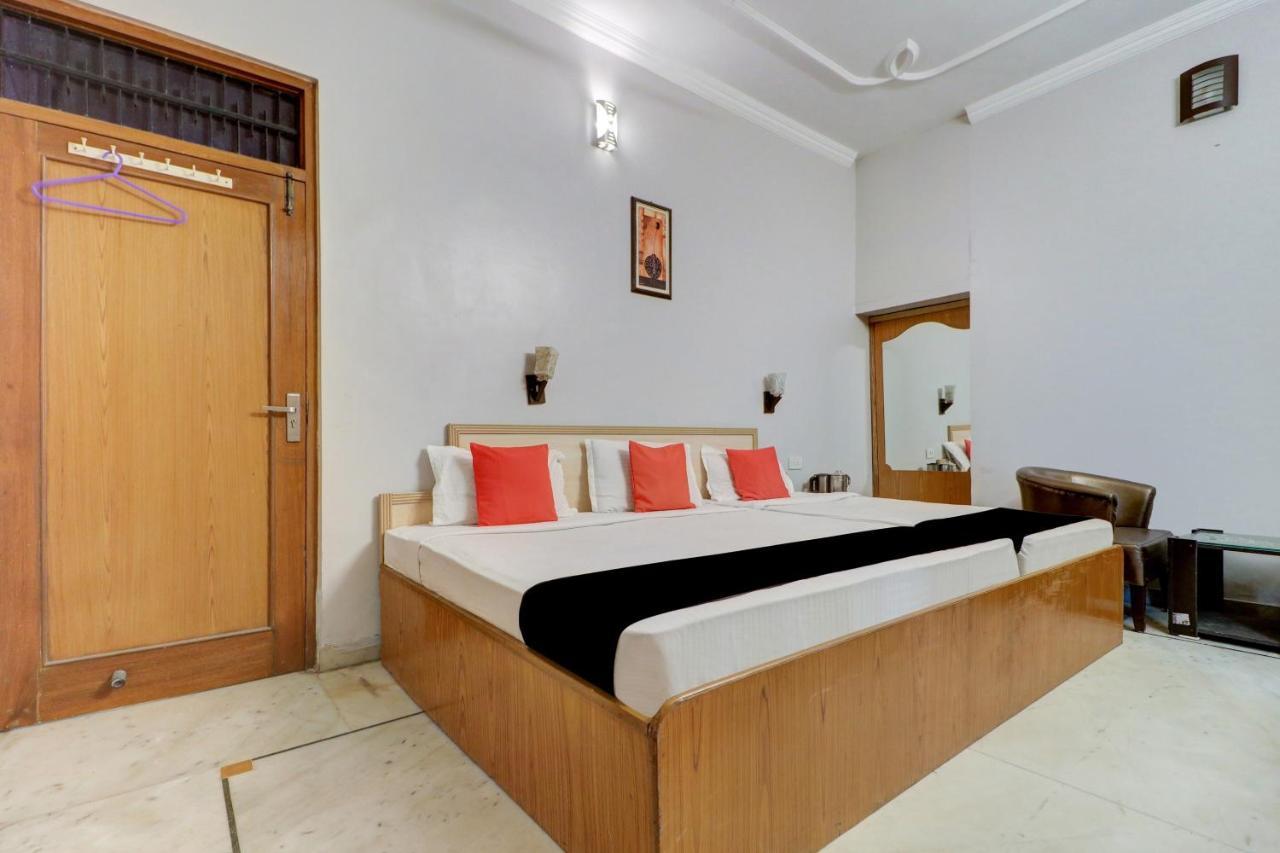 Capital O Divine Hotel Amritsar Exterior photo