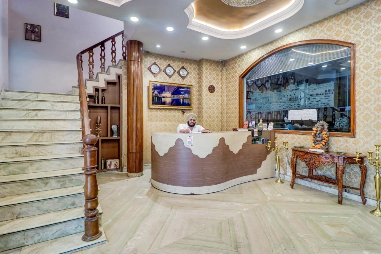 Capital O Divine Hotel Amritsar Exterior photo