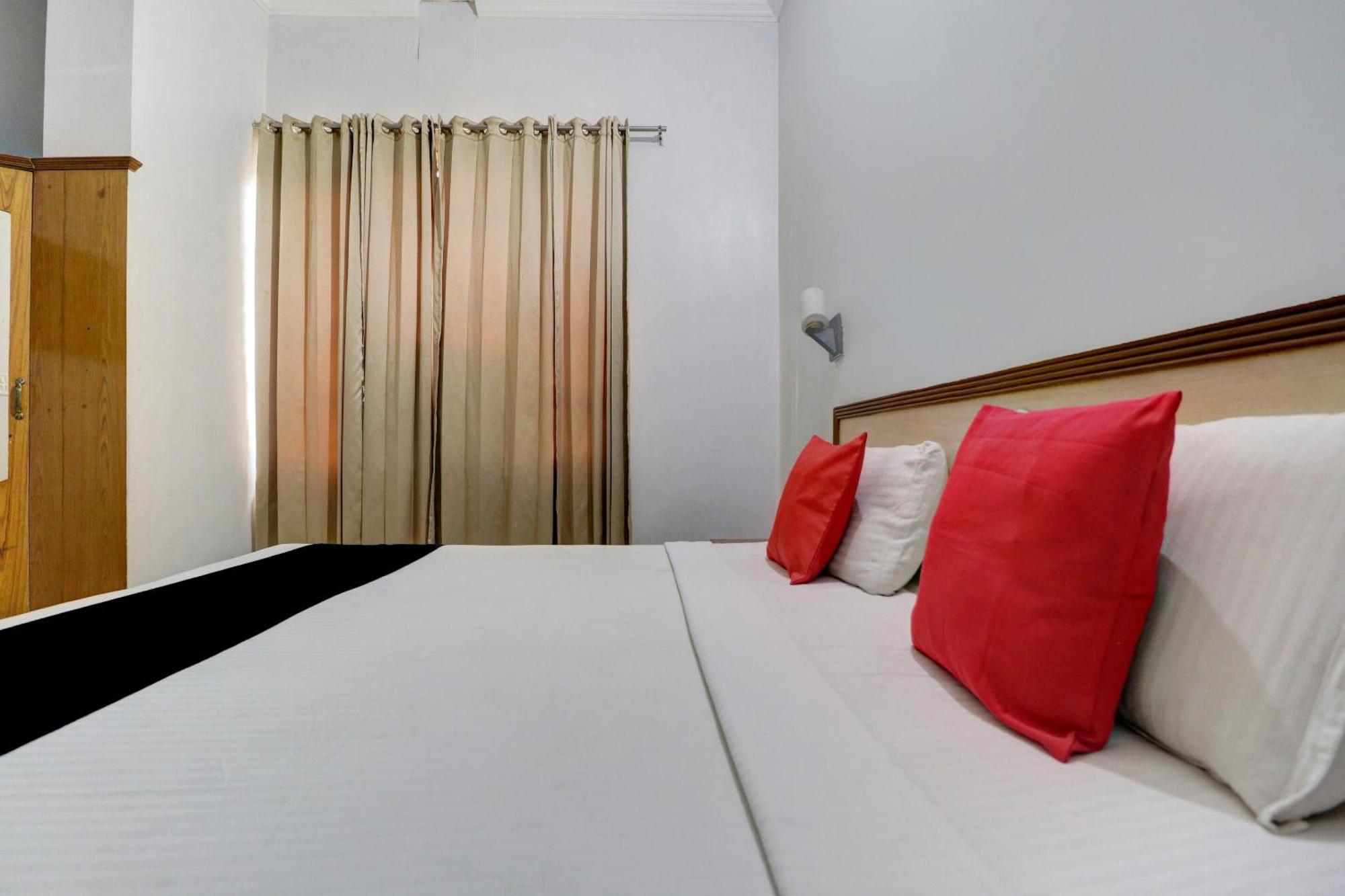 Capital O Divine Hotel Amritsar Exterior photo