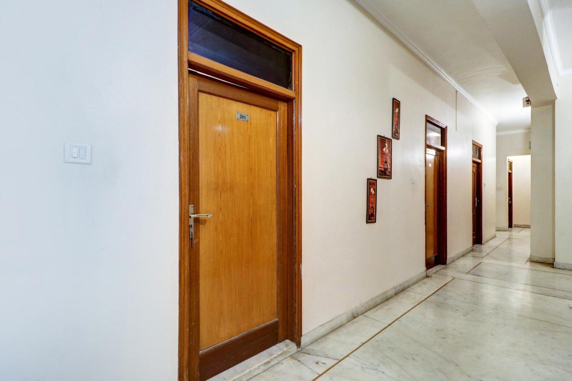 Capital O Divine Hotel Amritsar Exterior photo