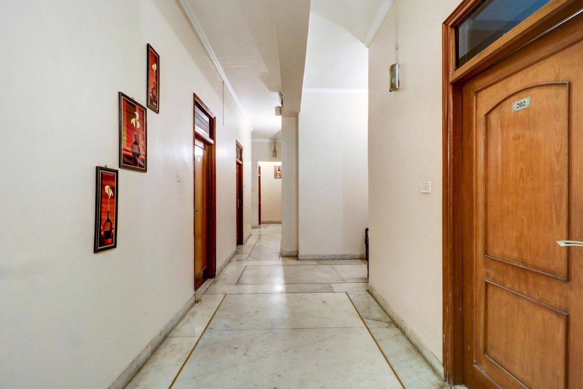 Capital O Divine Hotel Amritsar Exterior photo