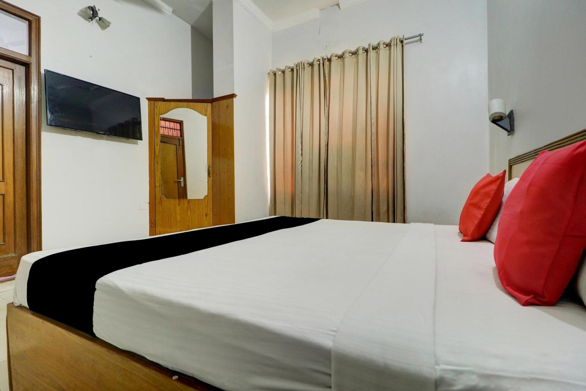 Capital O Divine Hotel Amritsar Exterior photo