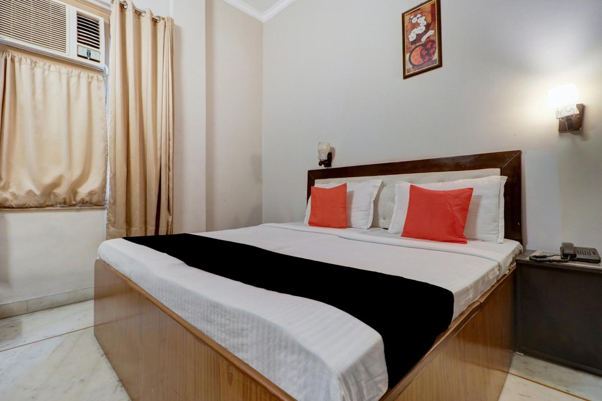 Capital O Divine Hotel Amritsar Exterior photo