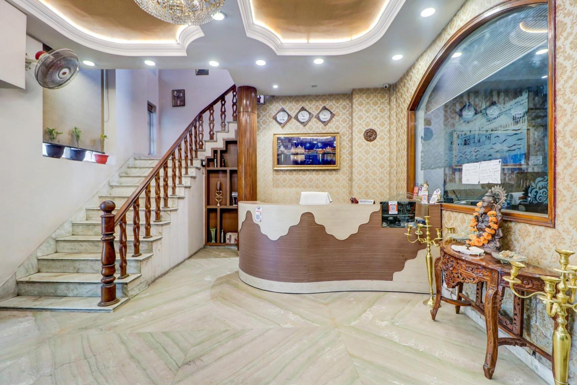 Capital O Divine Hotel Amritsar Exterior photo